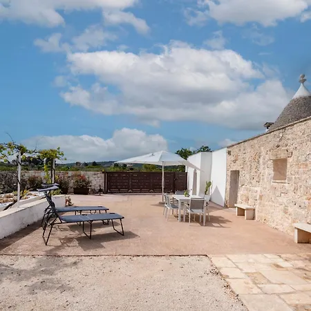 Villa Trulli Miriam: Enchanting Apulian Getaway *